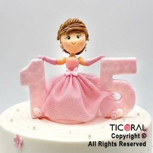 ADORNO MU�ECA CON VESTIDO 15 A�OS PORCELANA FRIA x 1